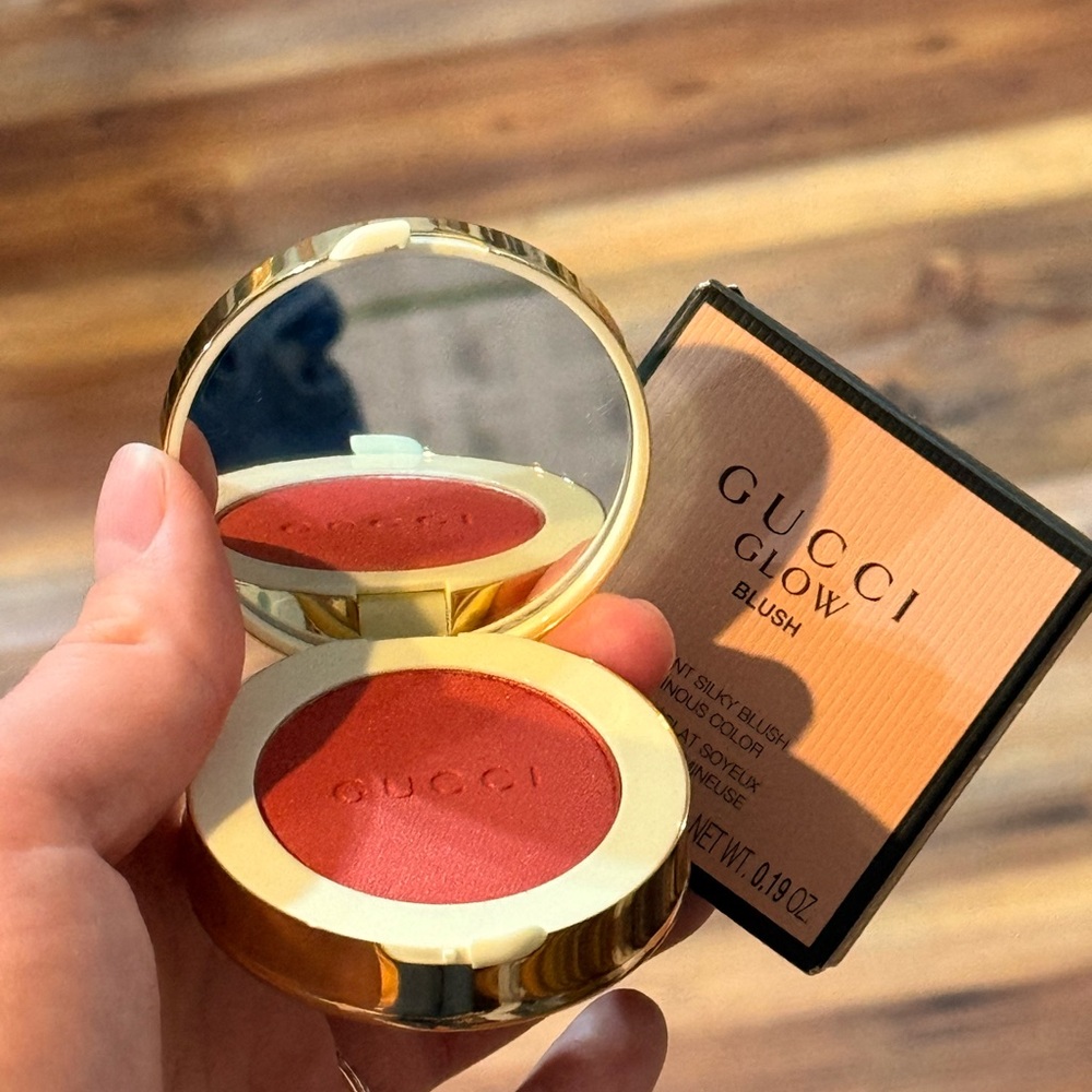 Gucci Glow Blush - Warm Peach color